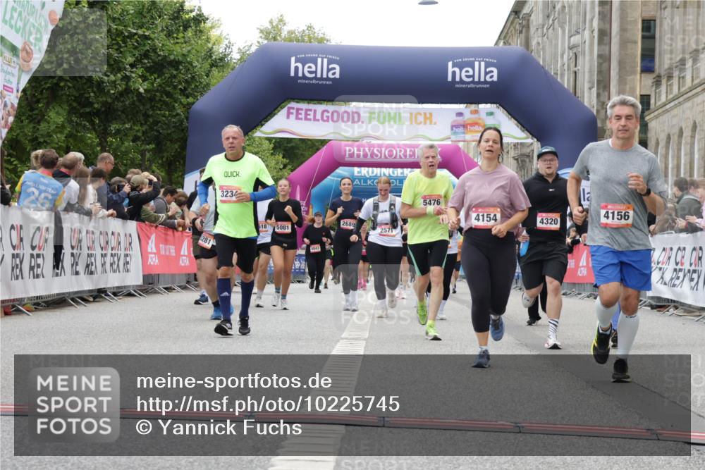 06.09.2026 - CURREX Alsterlauf Yannick Fuchs http://msf.ph/oto/10225745 06.09.2026 10:15:56 Ziel 2570, 2571, 3234, 3281, 4154, 4156, 4319, 4320, 4547, 5476 meine-sportfotos.de