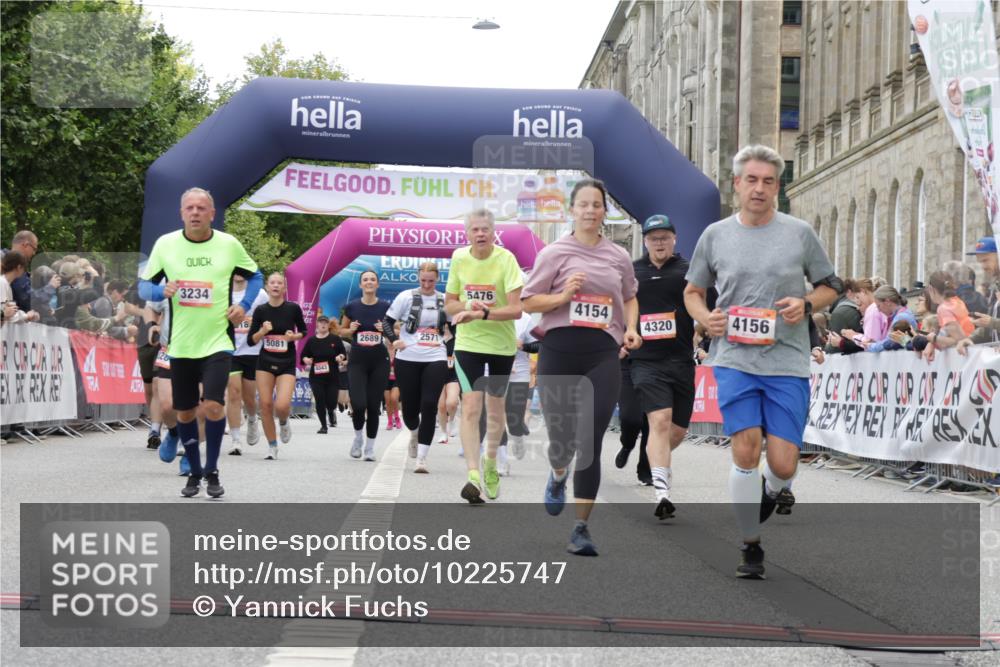 06.09.2026 - CURREX Alsterlauf Yannick Fuchs http://msf.ph/oto/10225747 06.09.2026 10:15:56 Ziel 2570, 2571, 3234, 3281, 4154, 4156, 4319, 4320, 4547, 5476 meine-sportfotos.de