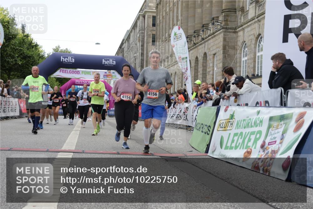 06.09.2026 - CURREX Alsterlauf Yannick Fuchs http://msf.ph/oto/10225750 06.09.2026 10:15:57 Ziel 2570, 2571, 2689, 3234, 3281, 4154, 4156, 4319, 4320, 4547, 5065, 5081, 5476, 8218 meine-sportfotos.de