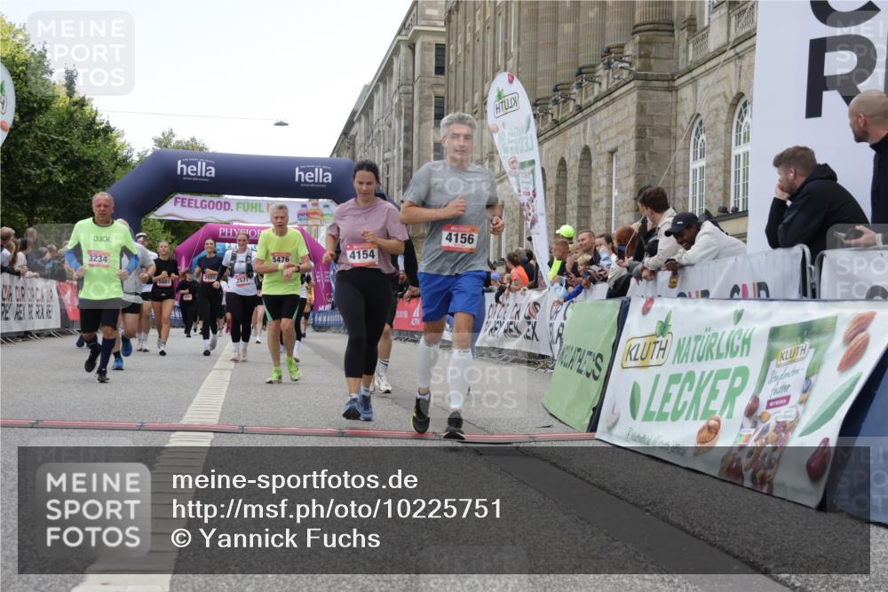 06.09.2026 - CURREX Alsterlauf Yannick Fuchs http://msf.ph/oto/10225751 06.09.2026 10:15:57 Ziel 2570, 2571, 2689, 3234, 3281, 4154, 4156, 4319, 4320, 4547, 5065, 5081, 5476, 8218 meine-sportfotos.de