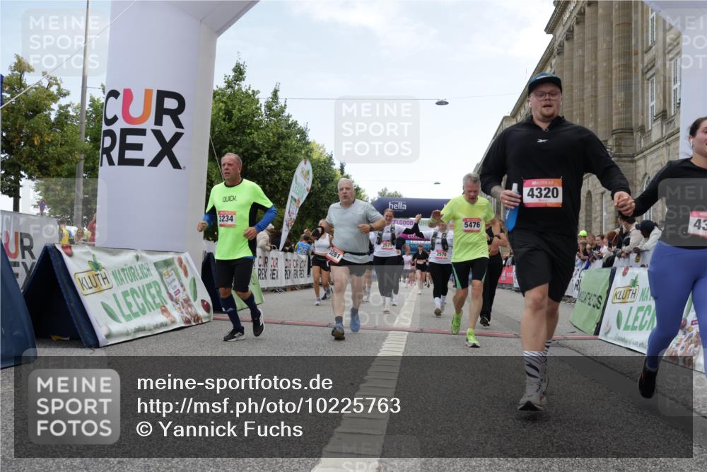 06.09.2026 - CURREX Alsterlauf Yannick Fuchs http://msf.ph/oto/10225763 06.09.2026 10:16:00 Ziel 2570, 2571, 2689, 3234, 3281, 3311, 4028, 4154, 4156, 4264, 4319, 4320, 4733, 5065, 5081, 5476, 5618, 8218 meine-sportfotos.de