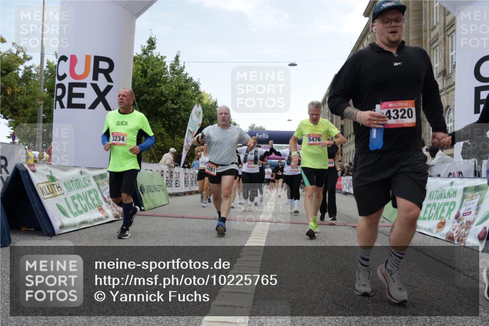 06.09.2026 - CURREX Alsterlauf Yannick Fuchs http://msf.ph/oto/10225765 06.09.2026 10:16:00 Ziel 2570, 2571, 2689, 3234, 3281, 3311, 4028, 4154, 4156, 4264, 4319, 4320, 4733, 5065, 5081, 5476, 5618, 8218 meine-sportfotos.de