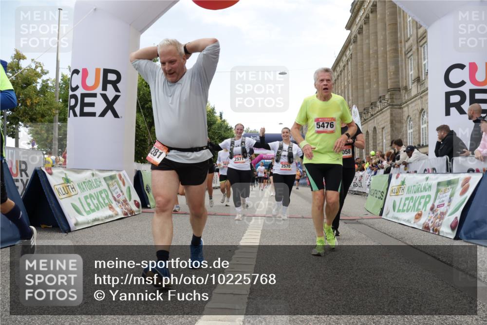 06.09.2026 - CURREX Alsterlauf Yannick Fuchs http://msf.ph/oto/10225768 06.09.2026 10:16:01 Ziel 2570, 2571, 2689, 3234, 3281, 3311, 4028, 4154, 4156, 4264, 4319, 4320, 4733, 5065, 5081, 5476, 5618, 8218 meine-sportfotos.de