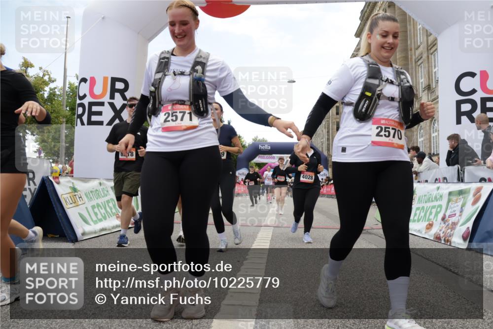 06.09.2026 - CURREX Alsterlauf Yannick Fuchs http://msf.ph/oto/10225779 06.09.2026 10:16:03 Ziel 2570, 2571, 2689, 2810, 3234, 3281, 3311, 4028, 4043, 4154, 4156, 4264, 4319, 4320, 4733, 5065, 5081, 5476, 5618, 5825, 8218 meine-sportfotos.de
