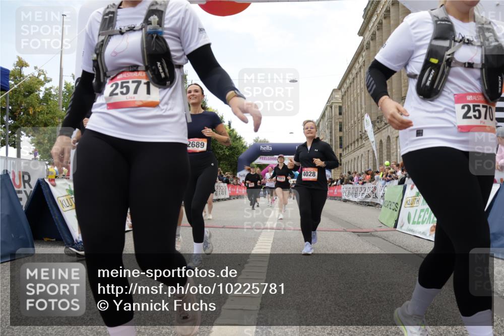 06.09.2026 - CURREX Alsterlauf Yannick Fuchs http://msf.ph/oto/10225781 06.09.2026 10:16:04 Ziel 2098, 2570, 2571, 2689, 2810, 3234, 3281, 3311, 4028, 4043, 4056, 4069, 4154, 4156, 4264, 4319, 4320, 4733, 5065, 5081, 5476, 5618, 5825, 8218 meine-sportfotos.de