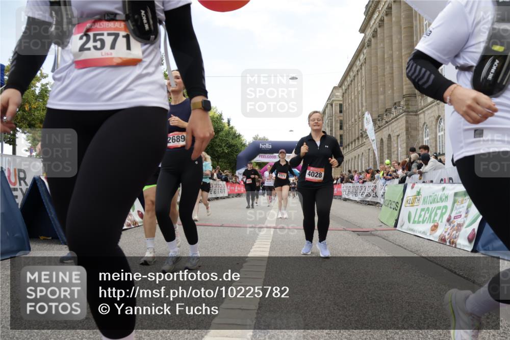 06.09.2026 - CURREX Alsterlauf Yannick Fuchs http://msf.ph/oto/10225782 06.09.2026 10:16:04 Ziel 2098, 2570, 2571, 2689, 2810, 3234, 3281, 3311, 4028, 4043, 4056, 4069, 4154, 4156, 4264, 4319, 4320, 4733, 5065, 5081, 5476, 5618, 5825, 8218 meine-sportfotos.de