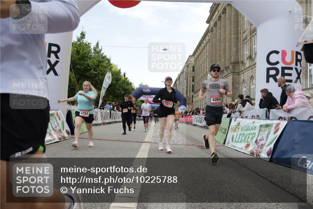 06.09.2026 - CURREX Alsterlauf Yannick Fuchs http://msf.ph/oto/10225788 06.09.2026 10:16:05 Ziel 2098, 2570, 2571, 2689, 2810, 3234, 3281, 3311, 4028, 4043, 4056, 4069, 4154, 4264, 4319, 4320, 4733, 5065, 5081, 5476, 5618, 5825, 8218 meine-sportfotos.de