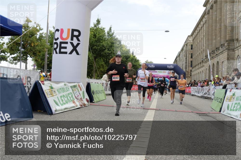 06.09.2026 - CURREX Alsterlauf Yannick Fuchs http://msf.ph/oto/10225797 06.09.2026 10:16:07 Ziel 2098, 2570, 2571, 2689, 2810, 3281, 3311, 3539, 4028, 4043, 4056, 4069, 4264, 4733, 5065, 5081, 5476, 5618, 5825, 5945, 8218 meine-sportfotos.de