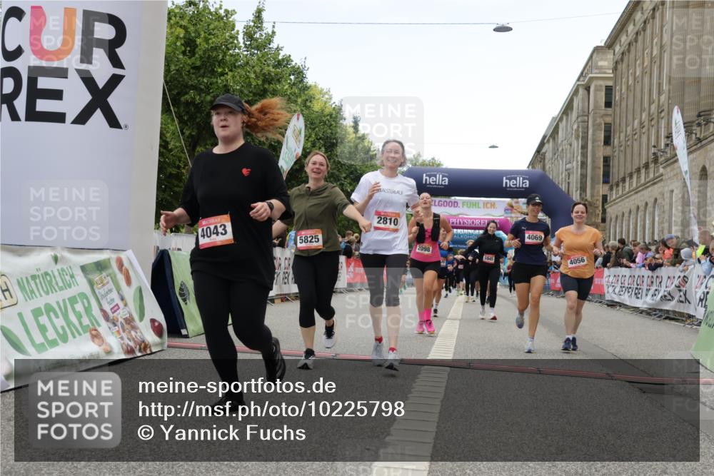 06.09.2026 - CURREX Alsterlauf Yannick Fuchs http://msf.ph/oto/10225798 06.09.2026 10:16:08 Ziel 2019, 2098, 2570, 2571, 2689, 2810, 3311, 3539, 4028, 4043, 4056, 4069, 4264, 4733, 5065, 5081, 5425, 5618, 5825, 5945, 8218 meine-sportfotos.de