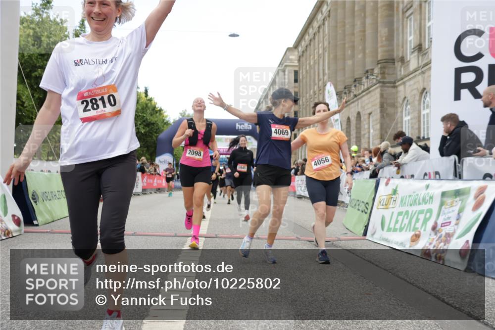 06.09.2026 - CURREX Alsterlauf Yannick Fuchs http://msf.ph/oto/10225802 06.09.2026 10:16:09 Ziel 2019, 2098, 2689, 2810, 3311, 3539, 4028, 4043, 4056, 4069, 4264, 4733, 5065, 5081, 5425, 5618, 5825, 5945, 8218 meine-sportfotos.de