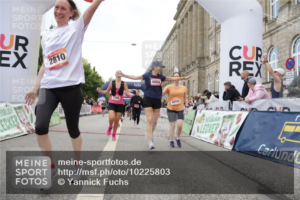06.09.2026 - CURREX Alsterlauf Yannick Fuchs http://msf.ph/oto/10225803 06.09.2026 10:16:09 Ziel 2019, 2098, 2689, 2810, 3311, 3539, 4028, 4043, 4056, 4069, 4264, 4733, 5065, 5081, 5425, 5618, 5825, 5945, 8218 meine-sportfotos.de