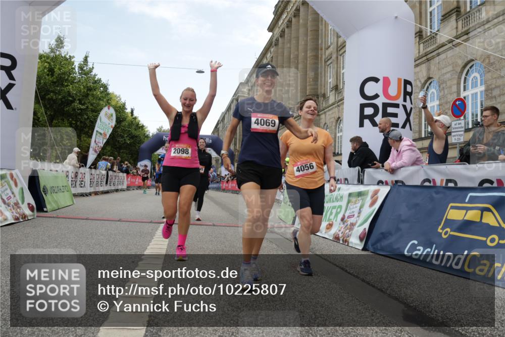 06.09.2026 - CURREX Alsterlauf Yannick Fuchs http://msf.ph/oto/10225807 06.09.2026 10:16:10 Ziel 2019, 2098, 2810, 3311, 3539, 4028, 4043, 4056, 4069, 4264, 4733, 5425, 5618, 5825, 5945 meine-sportfotos.de