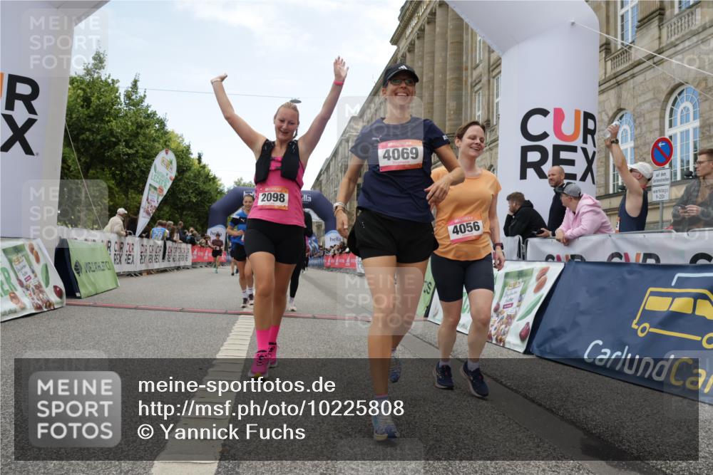 06.09.2026 - CURREX Alsterlauf Yannick Fuchs http://msf.ph/oto/10225808 06.09.2026 10:16:10 Ziel 2019, 2098, 2810, 3311, 3539, 4028, 4043, 4056, 4069, 4264, 4733, 5425, 5618, 5825, 5945 meine-sportfotos.de