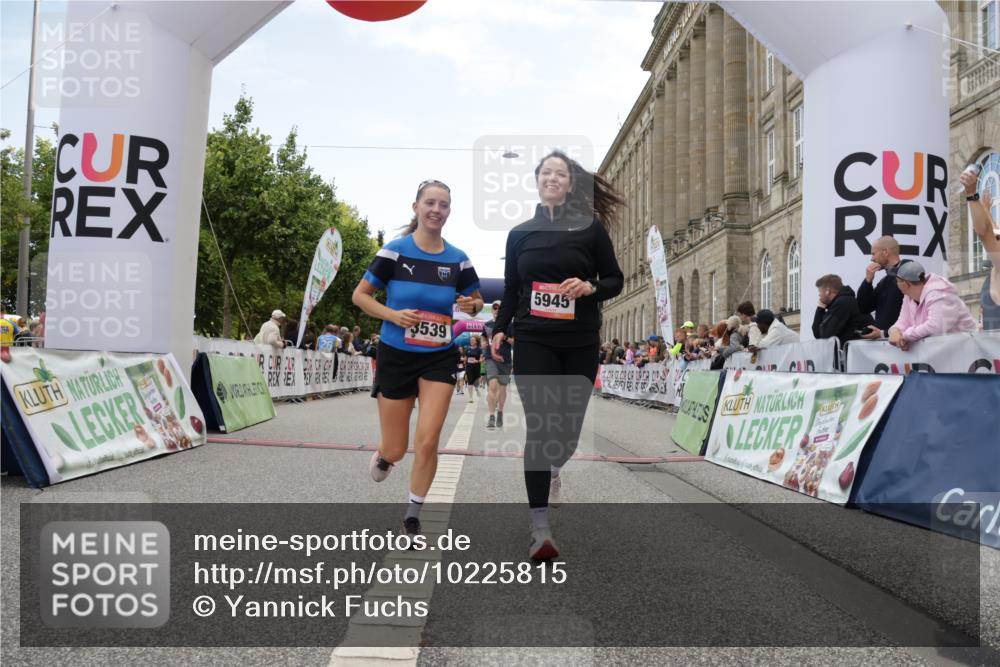06.09.2026 - CURREX Alsterlauf Yannick Fuchs http://msf.ph/oto/10225815 06.09.2026 10:16:12 Ziel 2019, 2098, 2614, 2810, 2881, 2884, 3311, 3539, 3867, 4043, 4056, 4069, 4264, 4455, 5425, 5559, 5564, 5825, 5945 meine-sportfotos.de