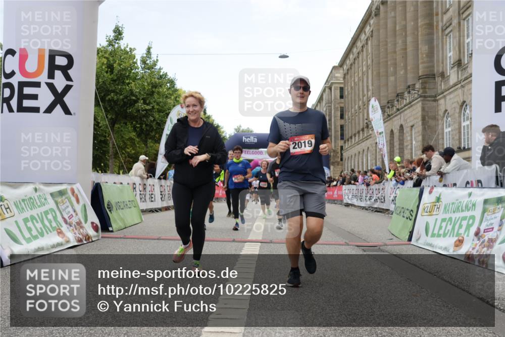 06.09.2026 - CURREX Alsterlauf Yannick Fuchs http://msf.ph/oto/10225825 06.09.2026 10:16:14 Ziel 2019, 2098, 2614, 2810, 2881, 2884, 3189, 3539, 3867, 4043, 4056, 4069, 4455, 5425, 5559, 5564, 5825, 5945 meine-sportfotos.de