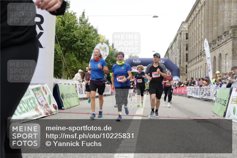 06.09.2026 - CURREX Alsterlauf Yannick Fuchs http://msf.ph/oto/10225831 06.09.2026 10:16:15 Ziel 2019, 2098, 2614, 2810, 2881, 2884, 3189, 3539, 3867, 4056, 4069, 4396, 4455, 5425, 5559, 5564, 5787, 5825, 5945 meine-sportfotos.de