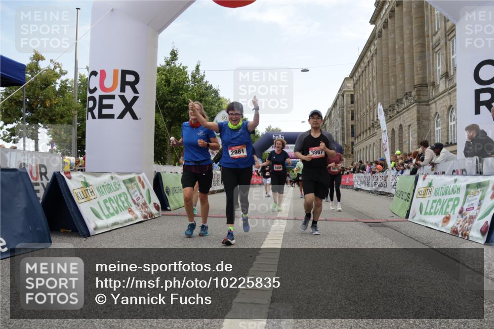 06.09.2026 - CURREX Alsterlauf Yannick Fuchs http://msf.ph/oto/10225835 06.09.2026 10:16:16 Ziel 2019, 2098, 2614, 2881, 2884, 3189, 3539, 3867, 4056, 4069, 4396, 4455, 5425, 5559, 5564, 5787, 5945 meine-sportfotos.de