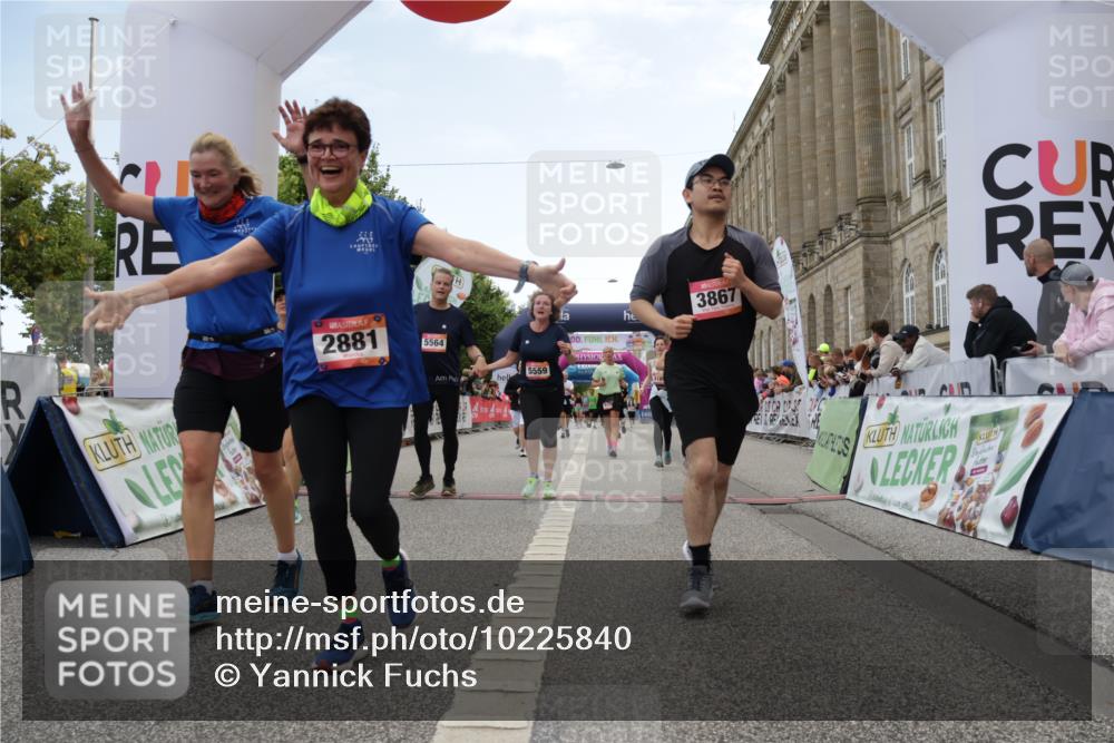 06.09.2026 - CURREX Alsterlauf Yannick Fuchs http://msf.ph/oto/10225840 06.09.2026 10:16:17 Ziel 2019, 2614, 2881, 2884, 3189, 3539, 3867, 4396, 4455, 5425, 5559, 5564, 5787, 5945 meine-sportfotos.de
