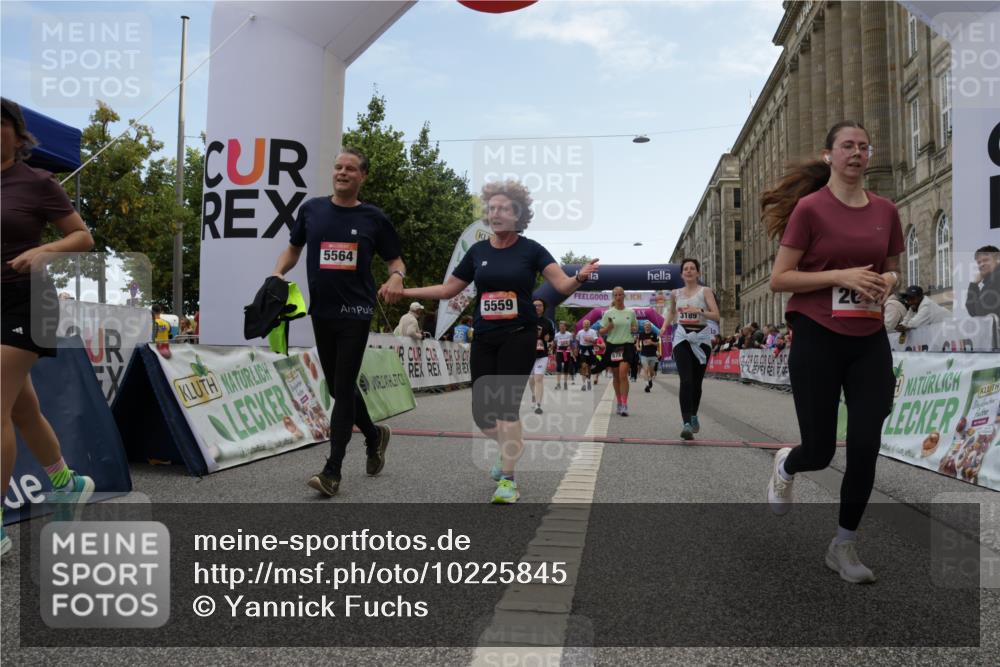 06.09.2026 - CURREX Alsterlauf Yannick Fuchs http://msf.ph/oto/10225845 06.09.2026 10:16:18 Ziel 2019, 2614, 2881, 2884, 2910, 3189, 3539, 3867, 4314, 4315, 4396, 4455, 5425, 5559, 5564, 5787, 5945 meine-sportfotos.de