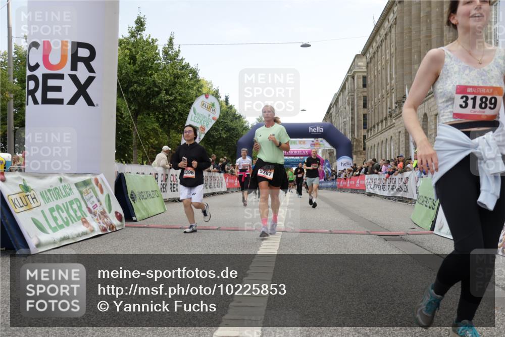 06.09.2026 - CURREX Alsterlauf Yannick Fuchs http://msf.ph/oto/10225853 06.09.2026 10:16:20 Ziel 2019, 2614, 2881, 2884, 2910, 3189, 3867, 4314, 4315, 4366, 4396, 4455, 5425, 5559, 5564, 5787 meine-sportfotos.de