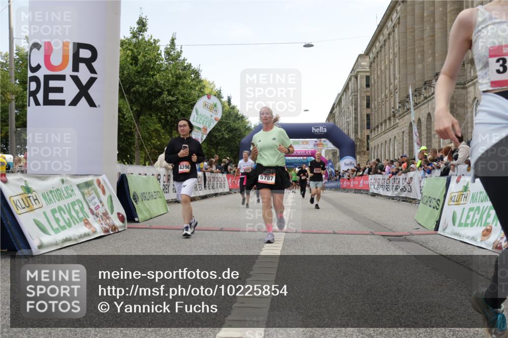 06.09.2026 - CURREX Alsterlauf Yannick Fuchs http://msf.ph/oto/10225854 06.09.2026 10:16:20 Ziel 2019, 2614, 2881, 2884, 2910, 3189, 3867, 4314, 4315, 4366, 4396, 4455, 5425, 5559, 5564, 5787 meine-sportfotos.de
