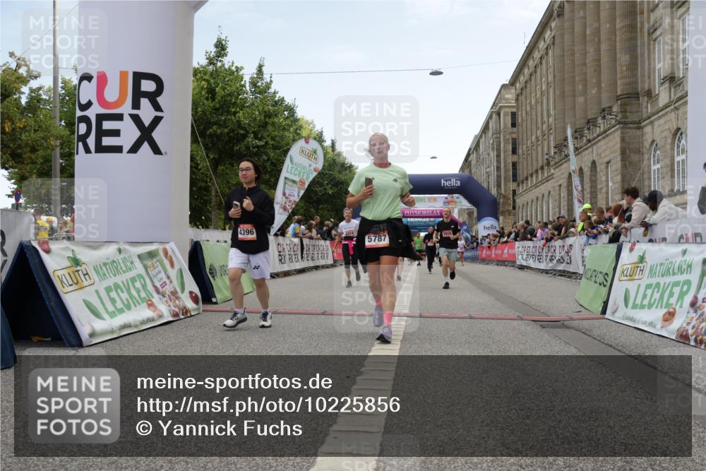 06.09.2026 - CURREX Alsterlauf Yannick Fuchs http://msf.ph/oto/10225856 06.09.2026 10:16:21 Ziel 2614, 2744, 2881, 2884, 2910, 3189, 3867, 4314, 4315, 4366, 4396, 4455, 5559, 5564, 5787 meine-sportfotos.de