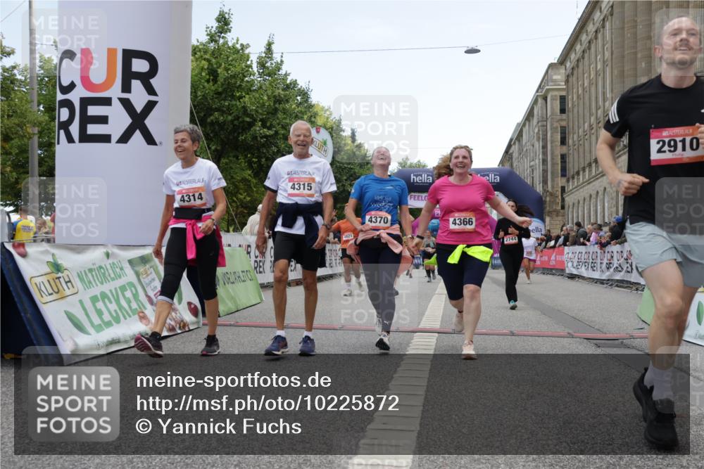 06.09.2026 - CURREX Alsterlauf Yannick Fuchs http://msf.ph/oto/10225872 06.09.2026 10:16:24 Ziel 2614, 2744, 2888, 2910, 3015, 3019, 3189, 4314, 4315, 4366, 4396, 4455, 4820, 4821, 5559, 5564, 5787 meine-sportfotos.de