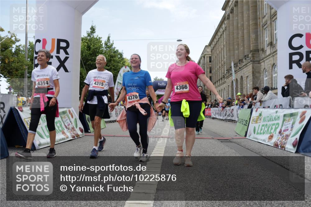06.09.2026 - CURREX Alsterlauf Yannick Fuchs http://msf.ph/oto/10225876 06.09.2026 10:16:25 Ziel 2744, 2851, 2888, 2910, 3015, 3019, 3189, 4314, 4315, 4366, 4396, 4820, 4821, 5578, 5787 meine-sportfotos.de