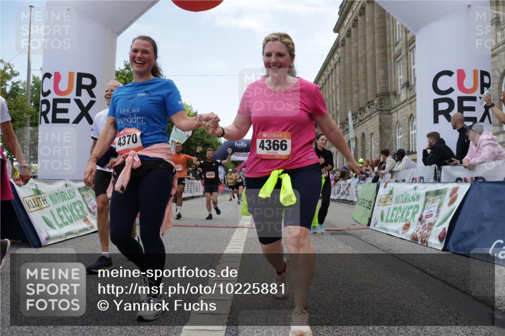 06.09.2026 - CURREX Alsterlauf Yannick Fuchs http://msf.ph/oto/10225881 06.09.2026 10:16:26 Ziel 2431, 2432, 2744, 2851, 2880, 2887, 2888, 2910, 3015, 3019, 3189, 4314, 4315, 4366, 4396, 4820, 4821, 5578, 5787 meine-sportfotos.de