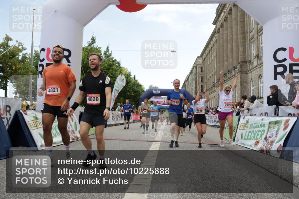 06.09.2026 - CURREX Alsterlauf Yannick Fuchs http://msf.ph/oto/10225888 06.09.2026 10:16:29 Ziel 2431, 2432, 2744, 2851, 2880, 2887, 2888, 2910, 3015, 3019, 3788, 4314, 4315, 4366, 4820, 4821, 5578, 6217 meine-sportfotos.de