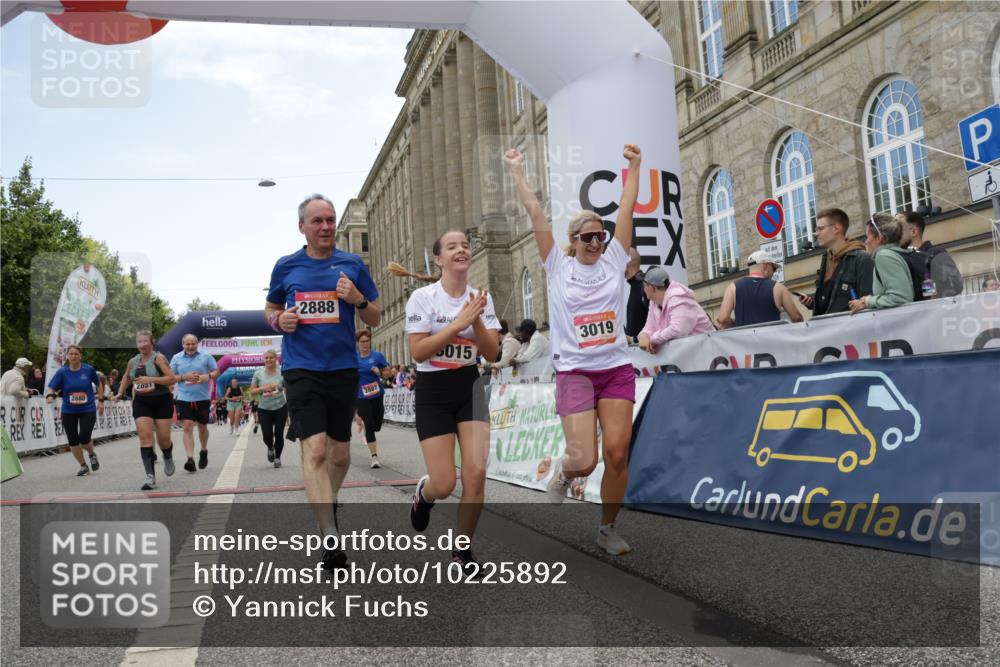 06.09.2026 - CURREX Alsterlauf Yannick Fuchs http://msf.ph/oto/10225892 06.09.2026 10:16:29 Ziel 2431, 2432, 2744, 2851, 2880, 2887, 2888, 2910, 3015, 3019, 3788, 4314, 4315, 4366, 4820, 4821, 5578, 6217 meine-sportfotos.de