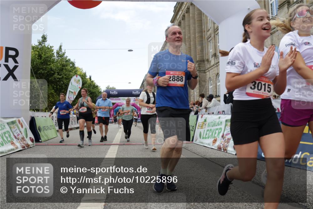 06.09.2026 - CURREX Alsterlauf Yannick Fuchs http://msf.ph/oto/10225896 06.09.2026 10:16:30 Ziel 2431, 2432, 2744, 2851, 2880, 2887, 2888, 2910, 3015, 3019, 3788, 4314, 4315, 4366, 4820, 4821, 5578, 6217 meine-sportfotos.de