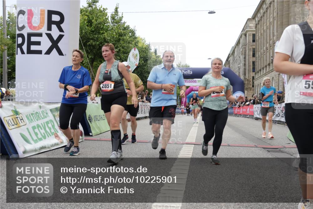 06.09.2026 - CURREX Alsterlauf Yannick Fuchs http://msf.ph/oto/10225901 06.09.2026 10:16:31 Ziel 2431, 2432, 2744, 2851, 2880, 2887, 2888, 3015, 3019, 3508, 3509, 3788, 4366, 4820, 4821, 5578, 6217 meine-sportfotos.de