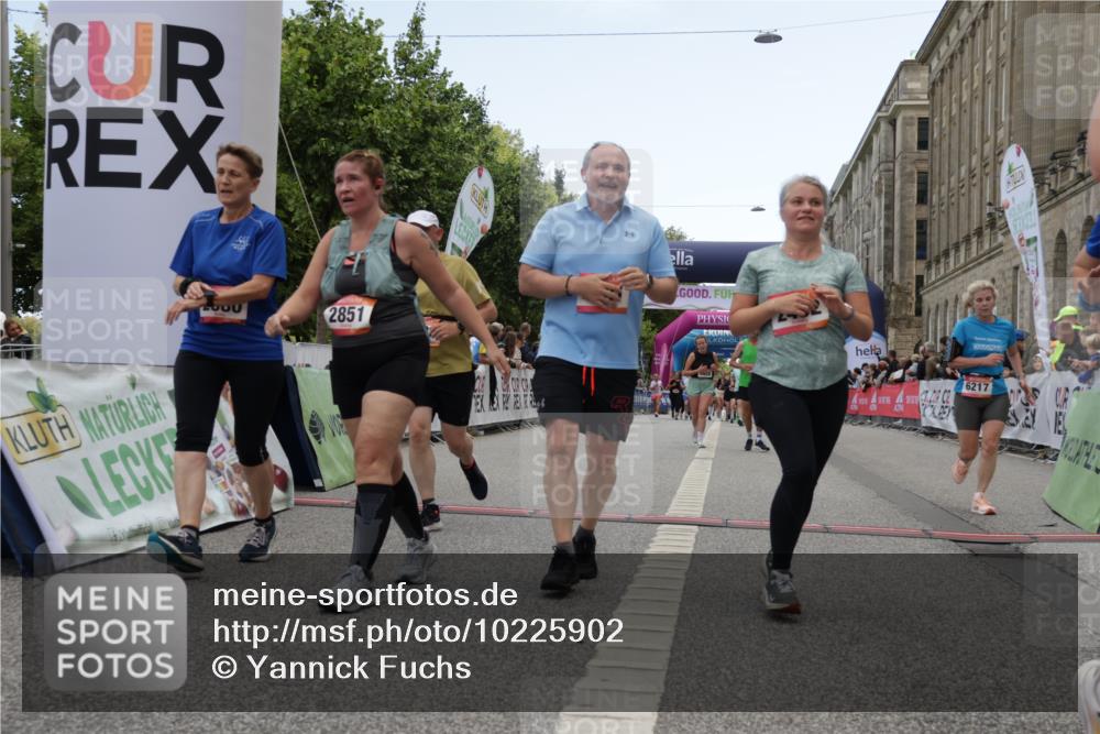 06.09.2026 - CURREX Alsterlauf Yannick Fuchs http://msf.ph/oto/10225902 06.09.2026 10:16:32 Ziel 2431, 2432, 2744, 2851, 2880, 2887, 2888, 3015, 3019, 3508, 3509, 3788, 4820, 4821, 5578, 6217, 8283 meine-sportfotos.de