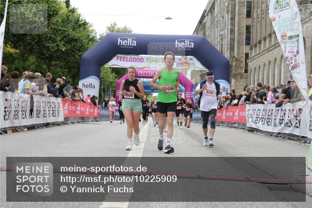 06.09.2026 - CURREX Alsterlauf Yannick Fuchs http://msf.ph/oto/10225909 06.09.2026 10:16:34 Ziel 2431, 2432, 2736, 2851, 2880, 2887, 2888, 3015, 3019, 3508, 3509, 3788, 4820, 4821, 5578, 6217, 8283 meine-sportfotos.de