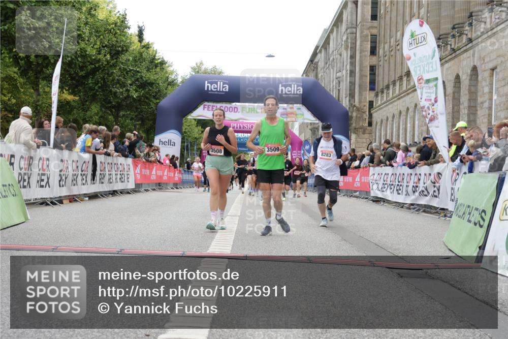 06.09.2026 - CURREX Alsterlauf Yannick Fuchs http://msf.ph/oto/10225911 06.09.2026 10:16:35 Ziel 2431, 2432, 2736, 2851, 2880, 2887, 2888, 3015, 3019, 3508, 3509, 3788, 5578, 6217, 8283 meine-sportfotos.de
