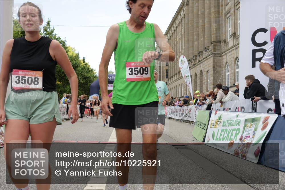 06.09.2026 - CURREX Alsterlauf Yannick Fuchs http://msf.ph/oto/10225921 06.09.2026 10:16:39 Ziel 2328, 2454, 2578, 2736, 3290, 3508, 3509, 3645, 3788, 4123, 4220, 4613, 5307, 5308, 5672, 6217, 8283 meine-sportfotos.de