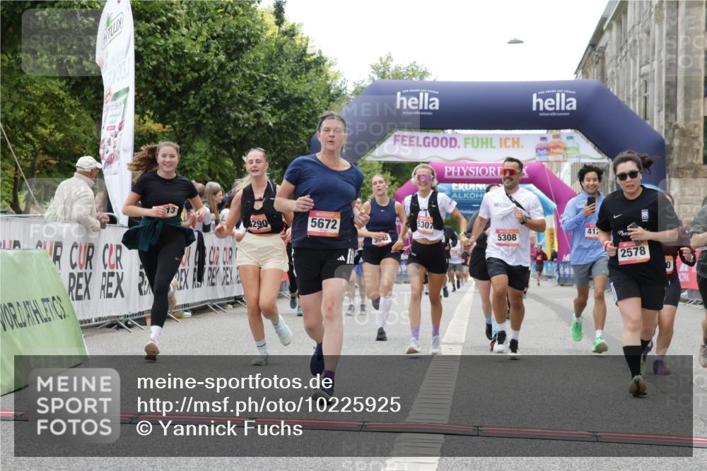06.09.2026 - CURREX Alsterlauf Yannick Fuchs http://msf.ph/oto/10225925 06.09.2026 10:16:40 Ziel 2328, 2454, 2578, 2736, 3167, 3290, 3508, 3509, 3645, 4123, 4220, 4613, 5307, 5308, 5672, 6217, 8283 meine-sportfotos.de