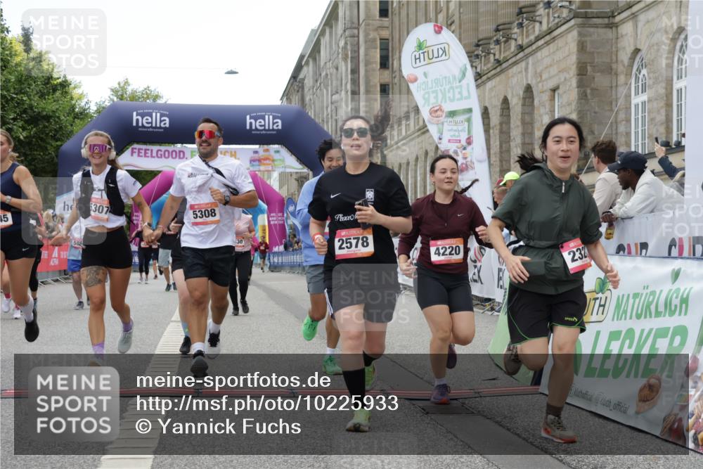 06.09.2026 - CURREX Alsterlauf Yannick Fuchs http://msf.ph/oto/10225933 06.09.2026 10:16:42 Ziel 2328, 2454, 2578, 2736, 2859, 3167, 3290, 3330, 3508, 3509, 3645, 4123, 4220, 4613, 5307, 5308, 5672, 5859, 8283 meine-sportfotos.de