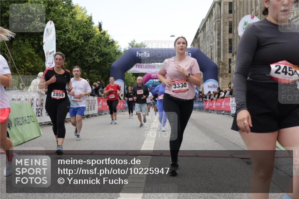 06.09.2026 - CURREX Alsterlauf Yannick Fuchs http://msf.ph/oto/10225947 06.09.2026 10:16:46 Ziel 2328, 2454, 2578, 2736, 2859, 3167, 3169, 3290, 3330, 3633, 3645, 4123, 4220, 4353, 4613, 5307, 5308, 5672, 5859, 8102 meine-sportfotos.de