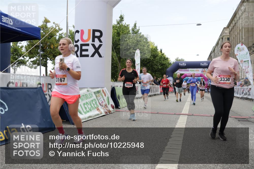 06.09.2026 - CURREX Alsterlauf Yannick Fuchs http://msf.ph/oto/10225948 06.09.2026 10:16:46 Ziel 2328, 2454, 2578, 2736, 2859, 3167, 3169, 3290, 3330, 3633, 3645, 4123, 4220, 4353, 4613, 5307, 5308, 5672, 5859, 8102 meine-sportfotos.de