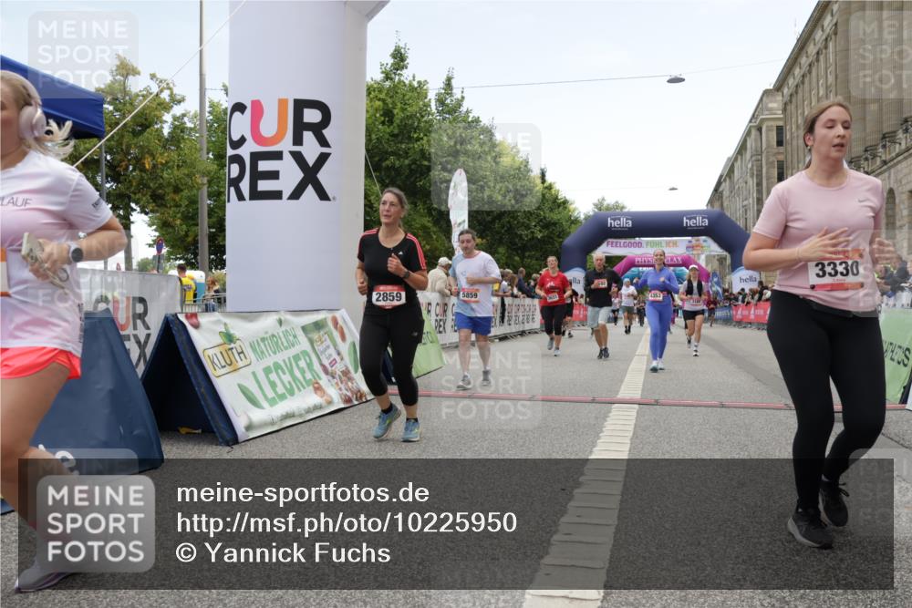 06.09.2026 - CURREX Alsterlauf Yannick Fuchs http://msf.ph/oto/10225950 06.09.2026 10:16:47 Ziel 2328, 2454, 2578, 2859, 3167, 3169, 3290, 3330, 3633, 3645, 4123, 4220, 4353, 4613, 5307, 5308, 5672, 5859, 8102 meine-sportfotos.de