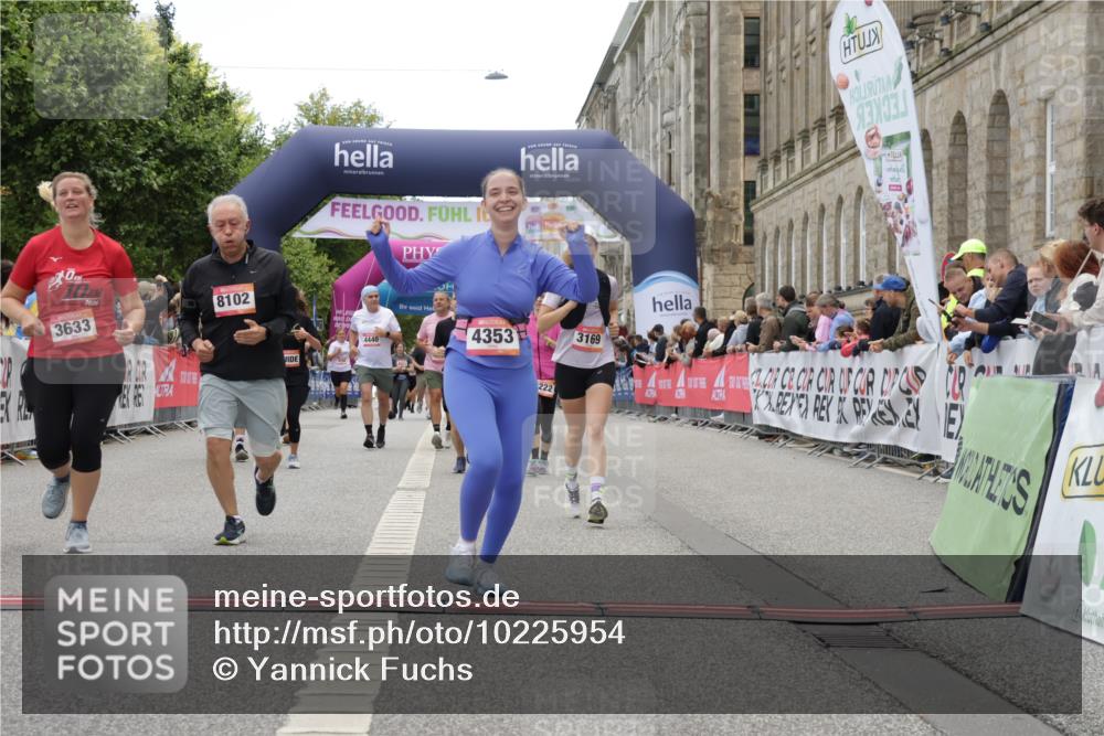 06.09.2026 - CURREX Alsterlauf Yannick Fuchs http://msf.ph/oto/10225954 06.09.2026 10:16:48 Ziel 2222, 2328, 2454, 2578, 2859, 3024, 3167, 3169, 3290, 3330, 3633, 3645, 4123, 4220, 4353, 4613, 5307, 5308, 5672, 5859, 6087, 8102 meine-sportfotos.de