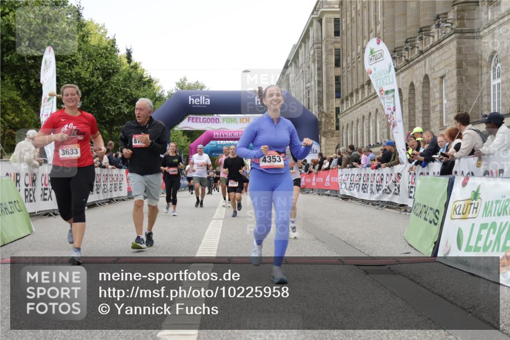 06.09.2026 - CURREX Alsterlauf Yannick Fuchs http://msf.ph/oto/10225958 06.09.2026 10:16:49 Ziel 2222, 2328, 2454, 2578, 2859, 3024, 3167, 3169, 3290, 3330, 3633, 3645, 4123, 4220, 4353, 4439, 4440, 4613, 4750, 4756, 5307, 5308, 5859, 6087, 8102 meine-sportfotos.de