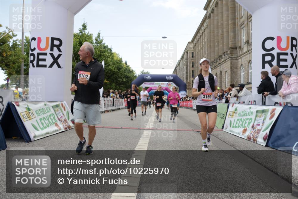 06.09.2026 - CURREX Alsterlauf Yannick Fuchs http://msf.ph/oto/10225970 06.09.2026 10:16:51 Ziel 2222, 2859, 3024, 3167, 3169, 3330, 3633, 4353, 4439, 4440, 4750, 4756, 5859, 6087, 8102 meine-sportfotos.de