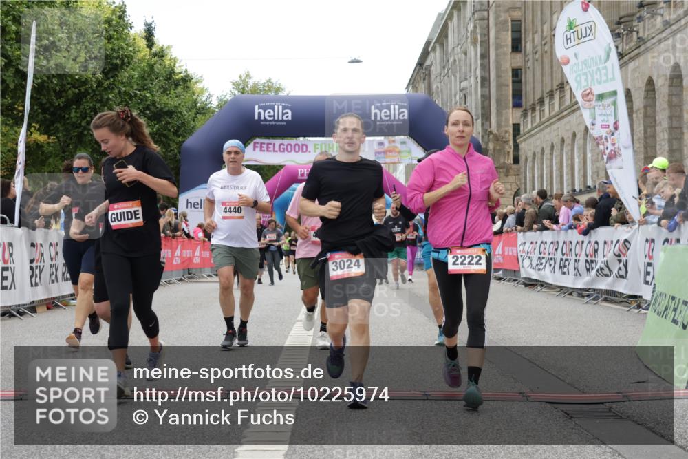 06.09.2026 - CURREX Alsterlauf Yannick Fuchs http://msf.ph/oto/10225974 06.09.2026 10:16:52 Ziel 2222, 2859, 3024, 3167, 3169, 3330, 3633, 4353, 4439, 4440, 4477, 4750, 4756, 5859, 6087, 8102 meine-sportfotos.de