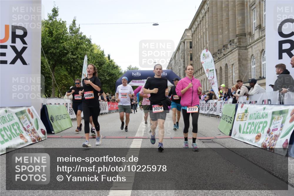 06.09.2026 - CURREX Alsterlauf Yannick Fuchs http://msf.ph/oto/10225978 06.09.2026 10:16:53 Ziel 2222, 2859, 3024, 3169, 3330, 3633, 4353, 4439, 4440, 4477, 4592, 4750, 4756, 5859, 6087, 8102 meine-sportfotos.de