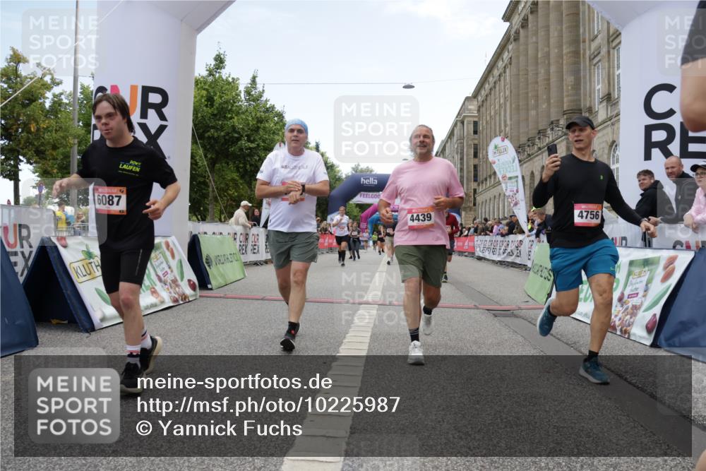 06.09.2026 - CURREX Alsterlauf Yannick Fuchs http://msf.ph/oto/10225987 06.09.2026 10:16:55 Ziel 2222, 3024, 3169, 3633, 4353, 4439, 4440, 4477, 4592, 4750, 4756, 5875, 6025, 6087, 8102, 8235 meine-sportfotos.de
