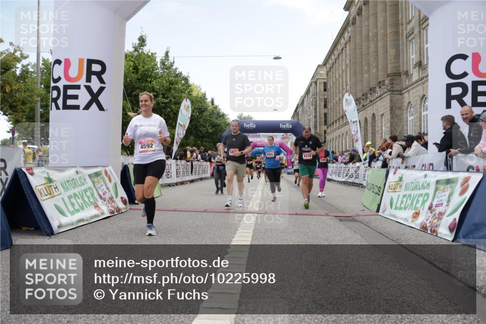 06.09.2026 - CURREX Alsterlauf Yannick Fuchs http://msf.ph/oto/10225998 06.09.2026 10:16:59 Ziel 2048, 2222, 3002, 3024, 3973, 4439, 4440, 4477, 4523, 4557, 4592, 4750, 4756, 5875, 6025, 6087, 8083, 8235, 8295 meine-sportfotos.de