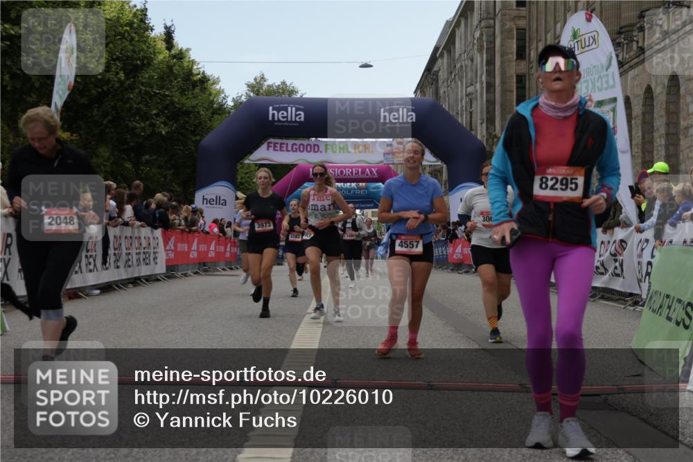 06.09.2026 - CURREX Alsterlauf Yannick Fuchs http://msf.ph/oto/10226010 06.09.2026 10:17:01 Ziel 2048, 3002, 3973, 4439, 4440, 4477, 4523, 4557, 4592, 4750, 4756, 5082, 5875, 6025, 8083, 8235, 8295 meine-sportfotos.de